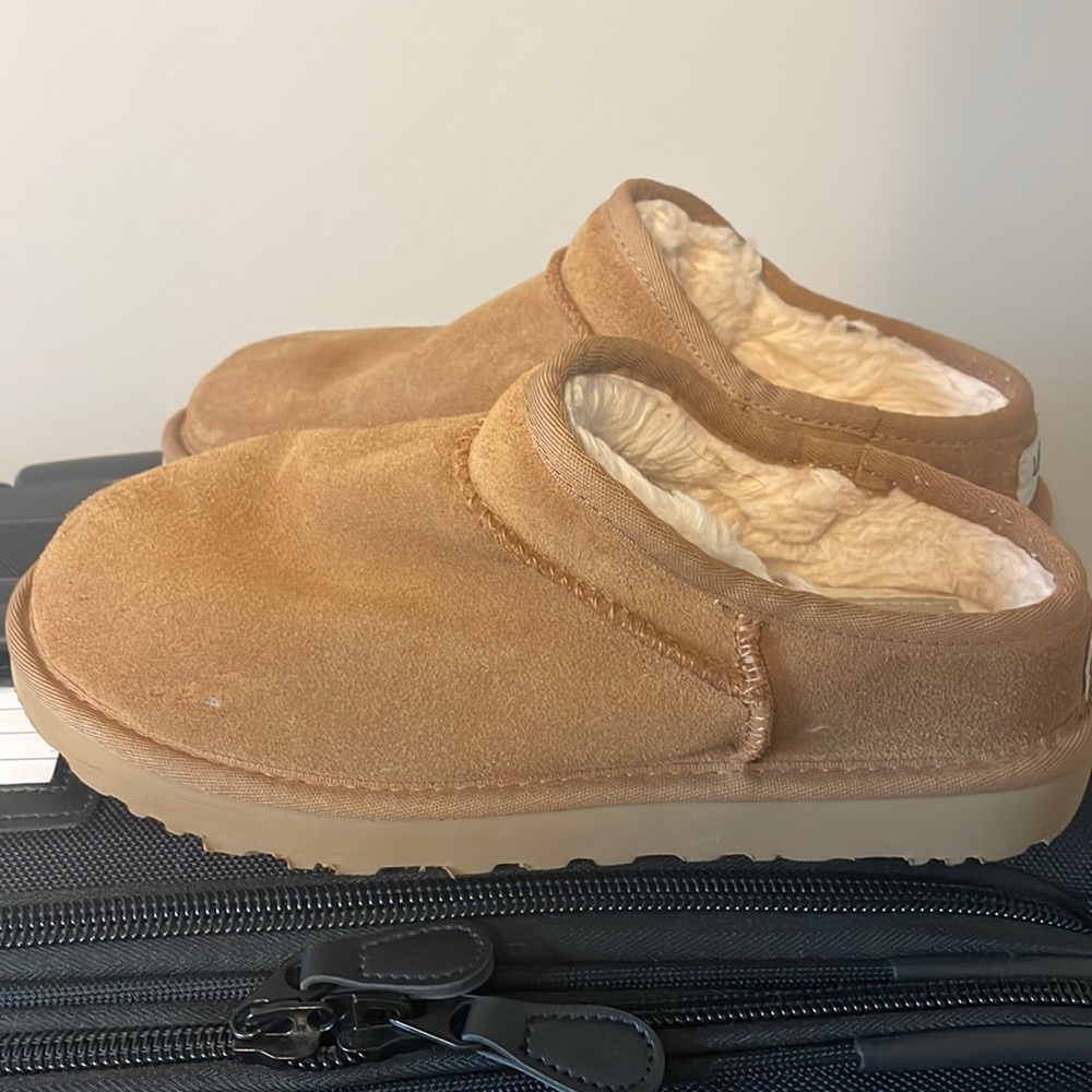NEW Ugg mules size 8